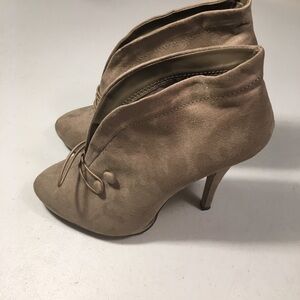 Apt 9 Booties Size 9M button